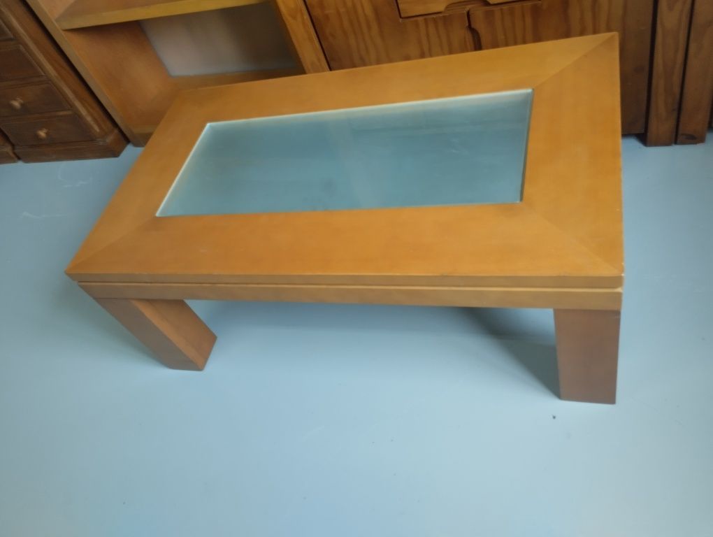 Mesa de centro em madeira maciça