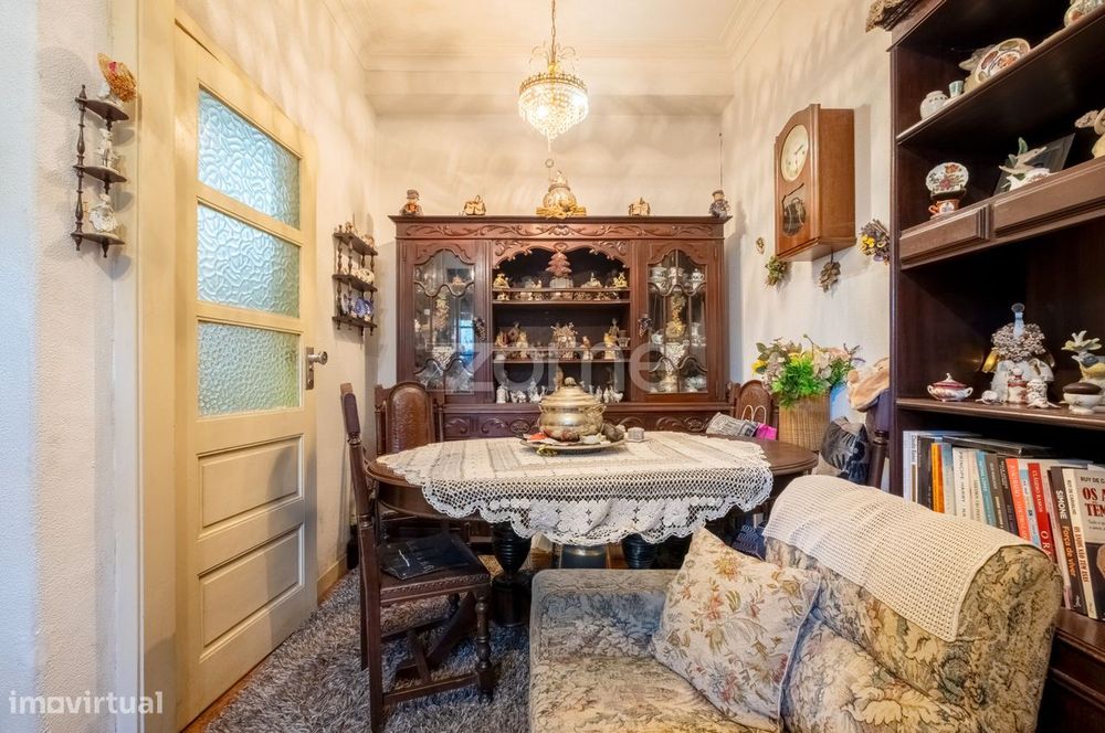 Apartamento T1+1 com terraço junto à Rua da Constituição - Porto