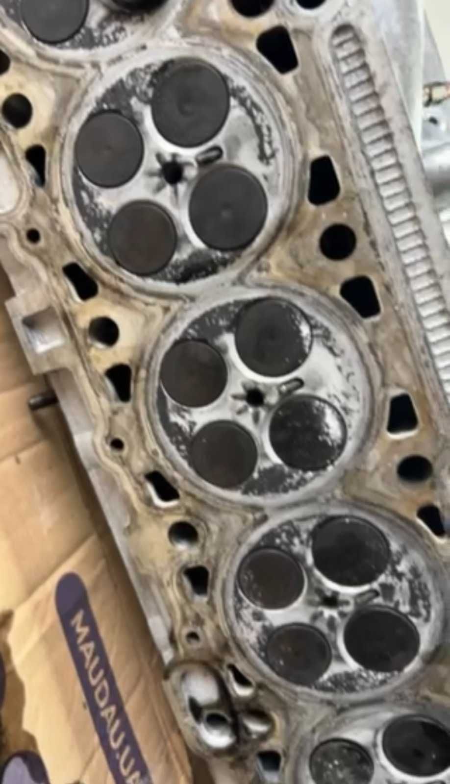 ГБЦ Головка блоку Volvo s60 v70 xc70 xc90,30731988