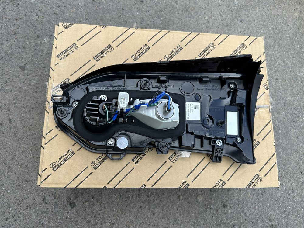 Toyota rav 4 фонарь  крышки багажника L от 19-24год 8159142062