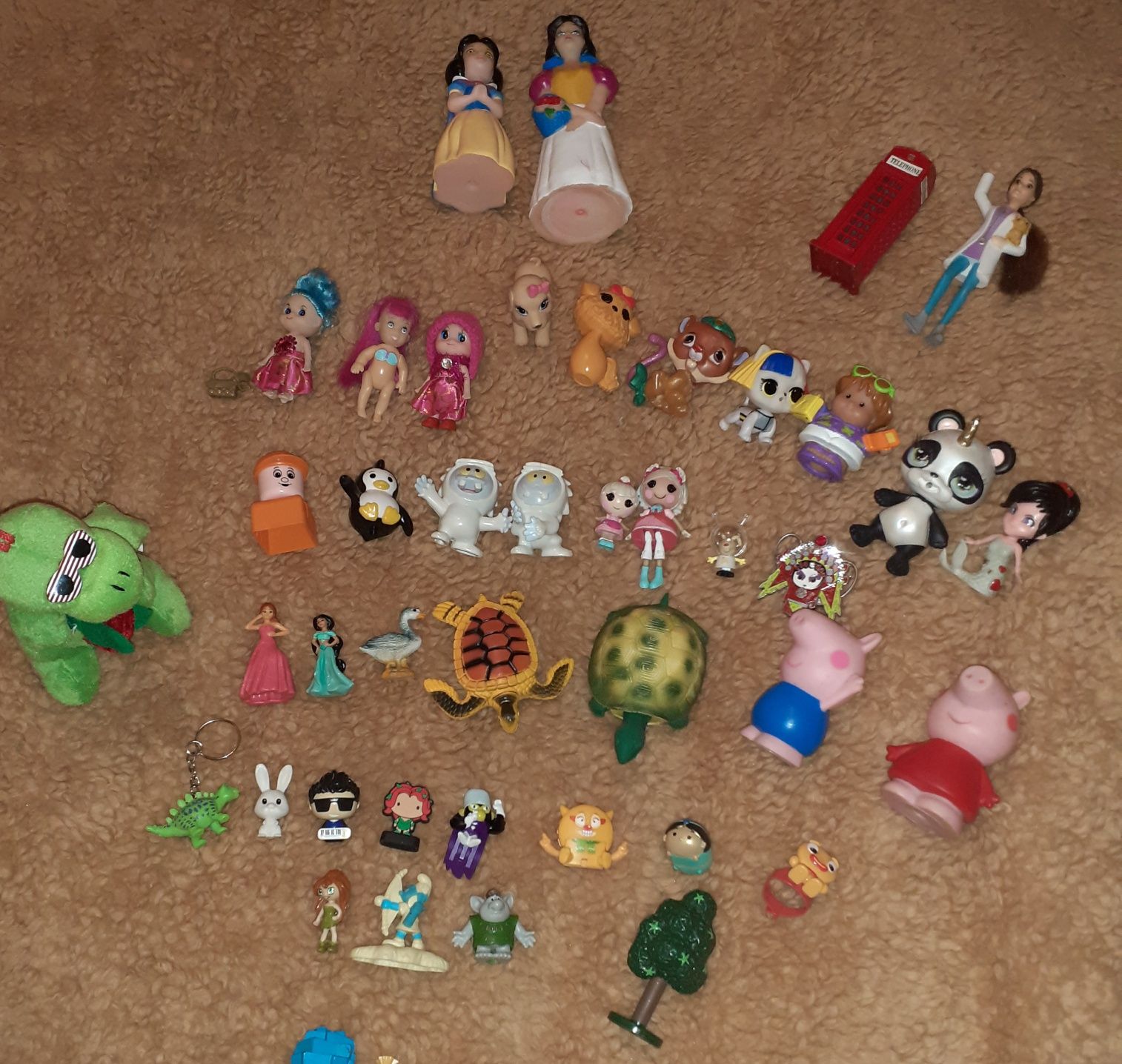 Іграшки м'які, фігурки, ляльки