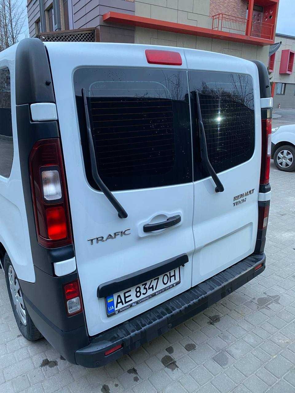 Микроавтобус Renault Trafic 2015