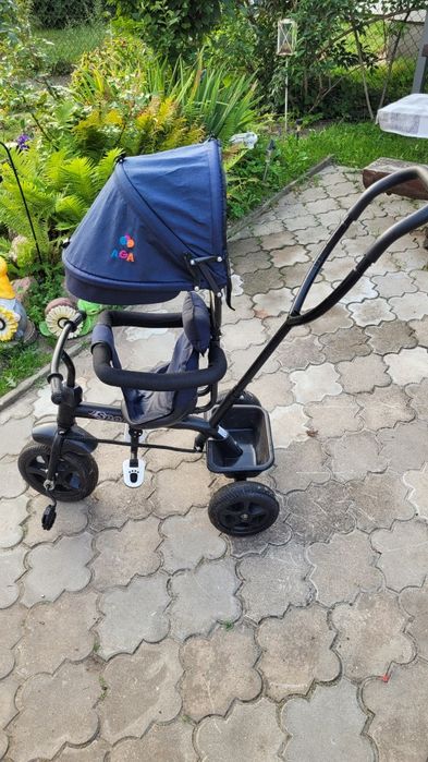 Rowerek trojkołowy z pedałami i daszkiem