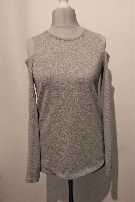 Dzianinowy sweterek,odkryte ramiona S