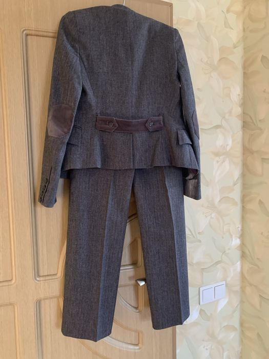 Жіночий діловий костюм, р. 34