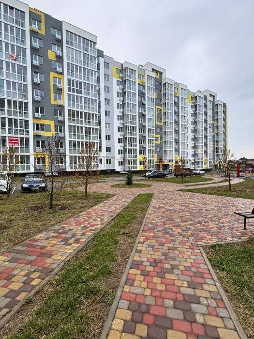 Однокімнатна на 3-му поверсі в ЗДАНОМУ будинку. Вікна у двір!