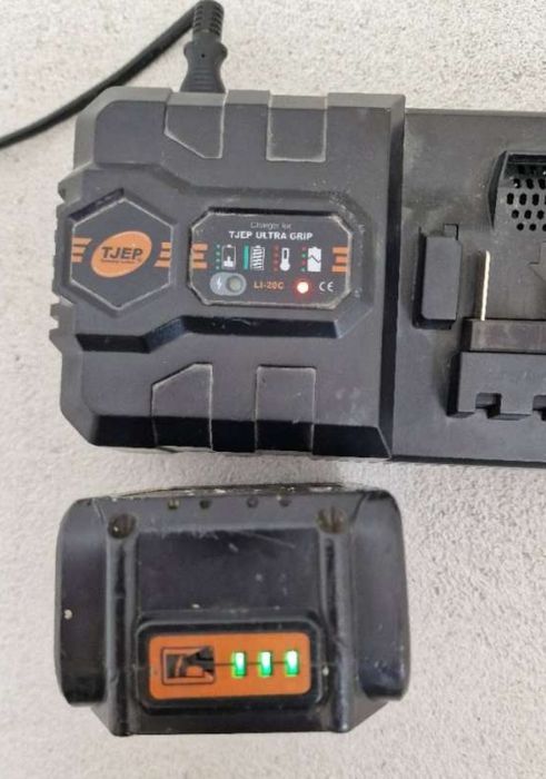 Ładowarka tjep ultra grip  li20c plus bateria.