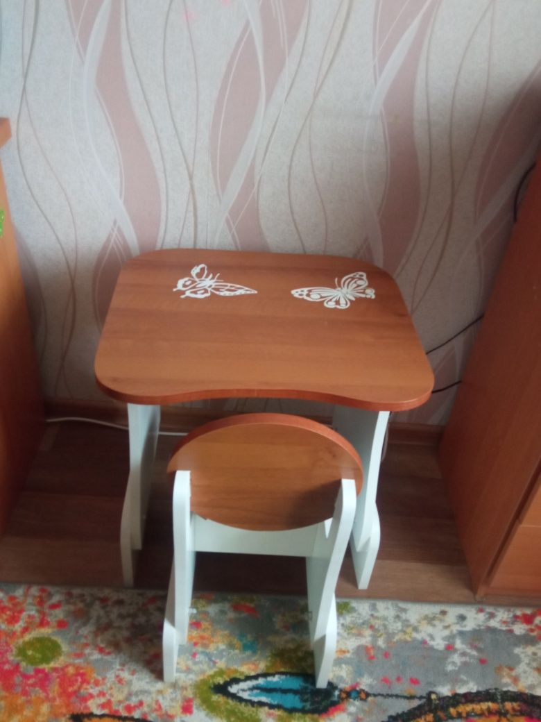 Дерев'яний стіл зі стільцем від 3-х років до 8 років
