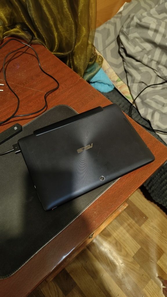 Планшет-трансформер Asus Eee Pad Transformer TF300T