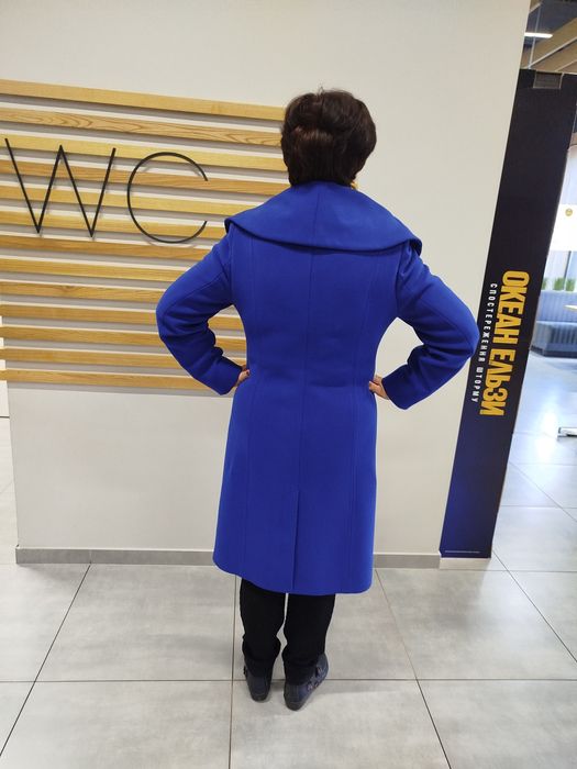 Пальто осіннє жіноче,темно синього кольору
