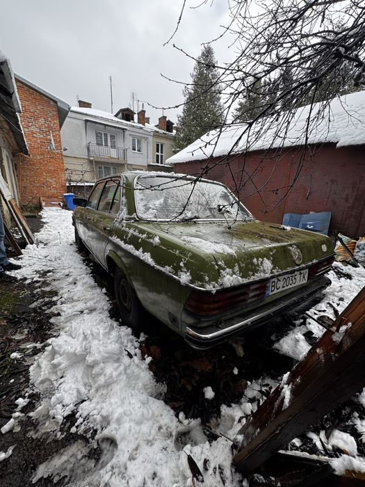 Машина Mercedes w123