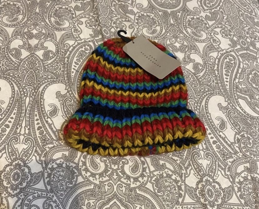 Gorro colorido Zara c/ etiqueta