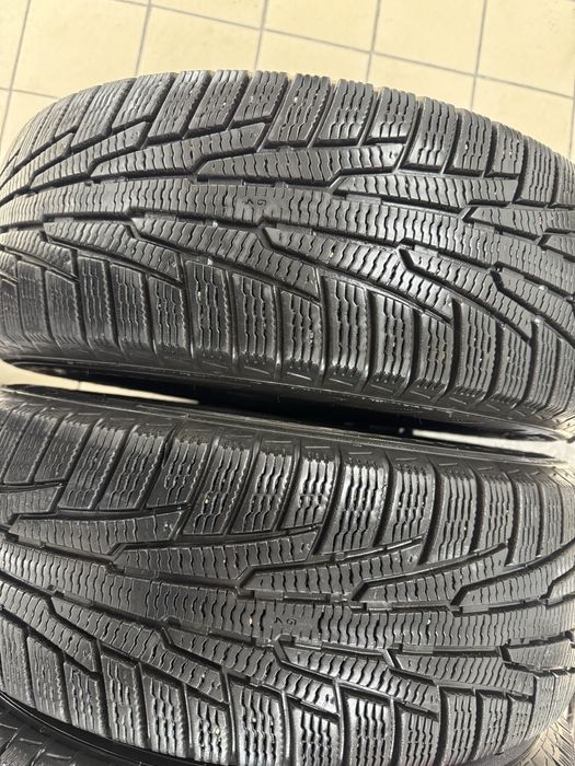 Резина зимова Nokian Tyres r16 215/65