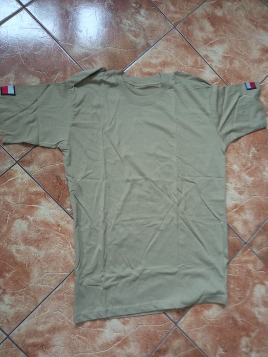 Koszulka z krutkim rękawem w kolorze pustnnym