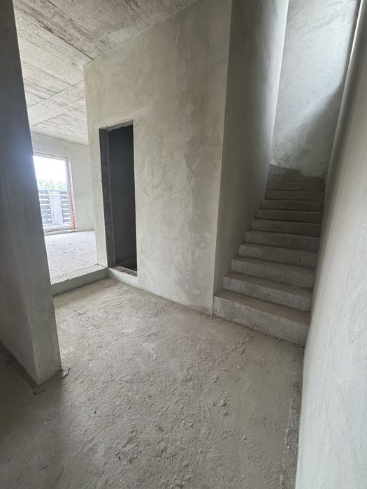 БЕЗ КОМІСІЇ  буд. 132 м (3 спальні) у Пасіках Зубр. , неподалік Сихова