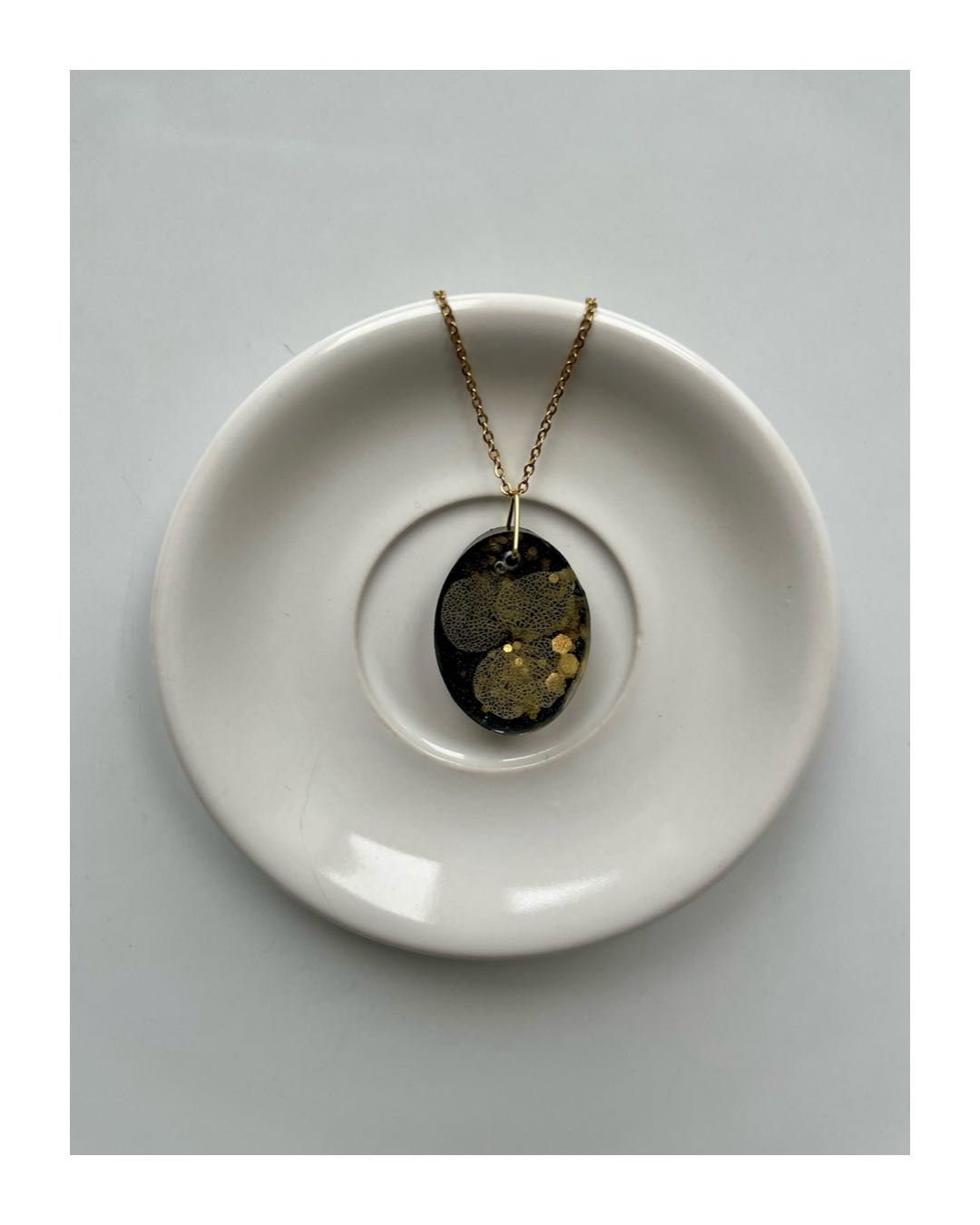 Zawieszka „hortensia” biżuteria żywica złoto handmade
