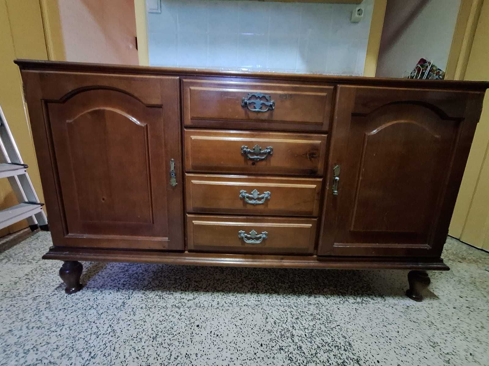 Aparador antigo usado