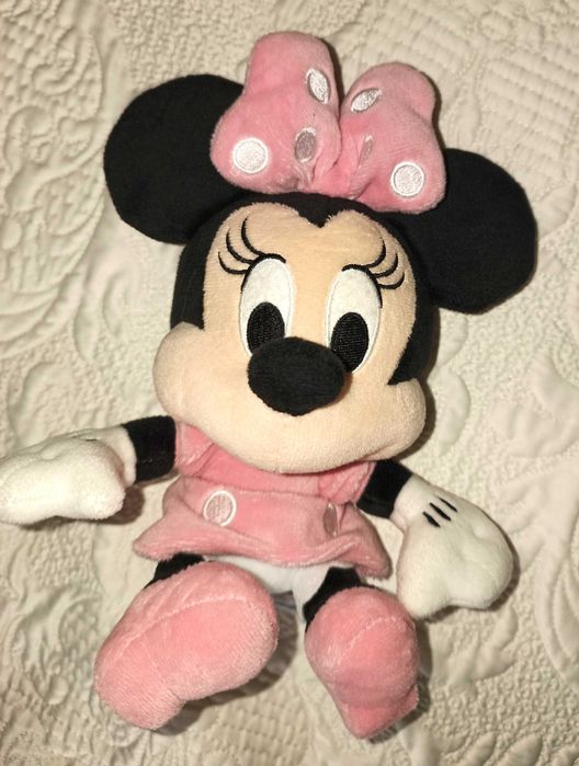 Pluszowa mała Mickey z serii Disney, o wymiarach 23x18x14cm
