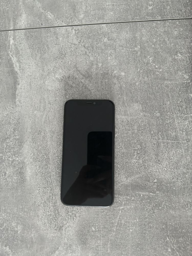 Продам. iPhone 11 Pro +у подарунок два чохла