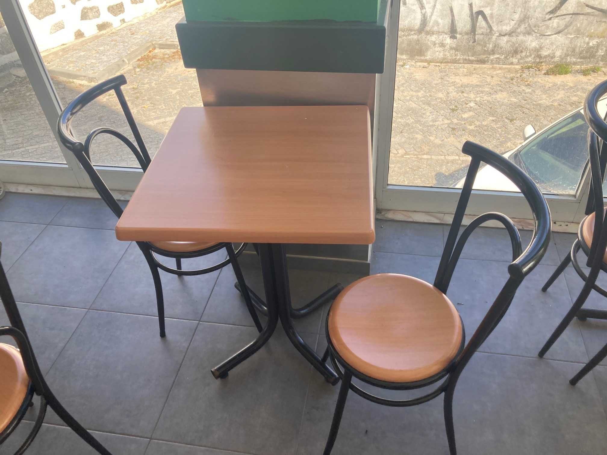 Mesas e Cadeiras de Café
