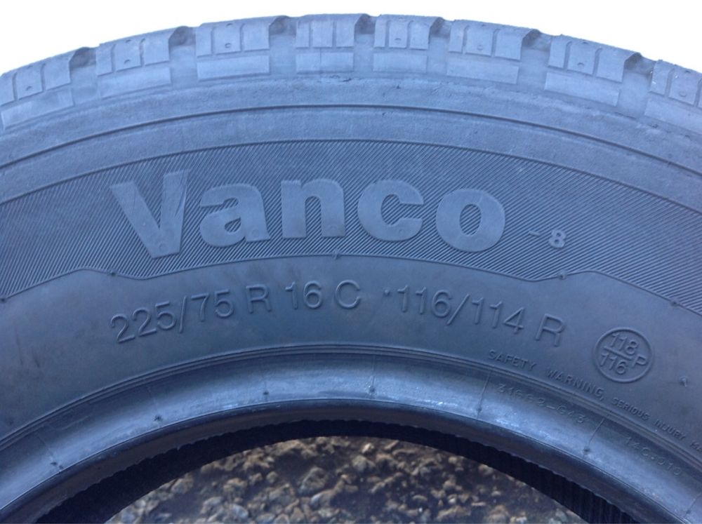 225 / 75 / R 16 C Continental Vanco