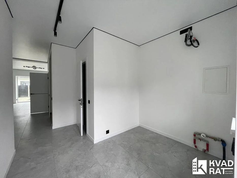 Таунхаус з готовим ремонтом у комфортному районі с. Крихівці