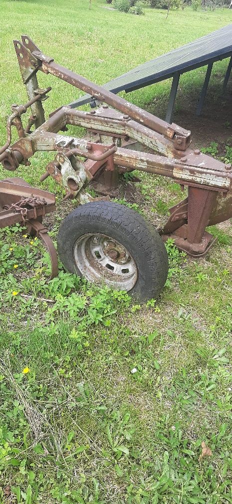 Pług  dwu skibowy i kultywator do ciągnika ursus c330