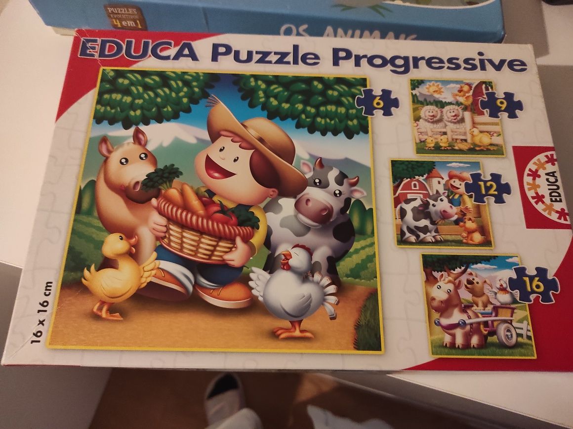 Livros e puzzle para criança