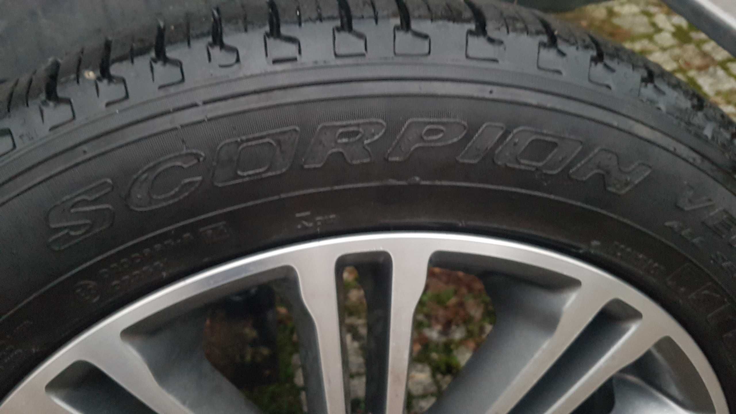 Felga opona letnia Range Rover 235/55 R19 polerowane BJ3M-AA