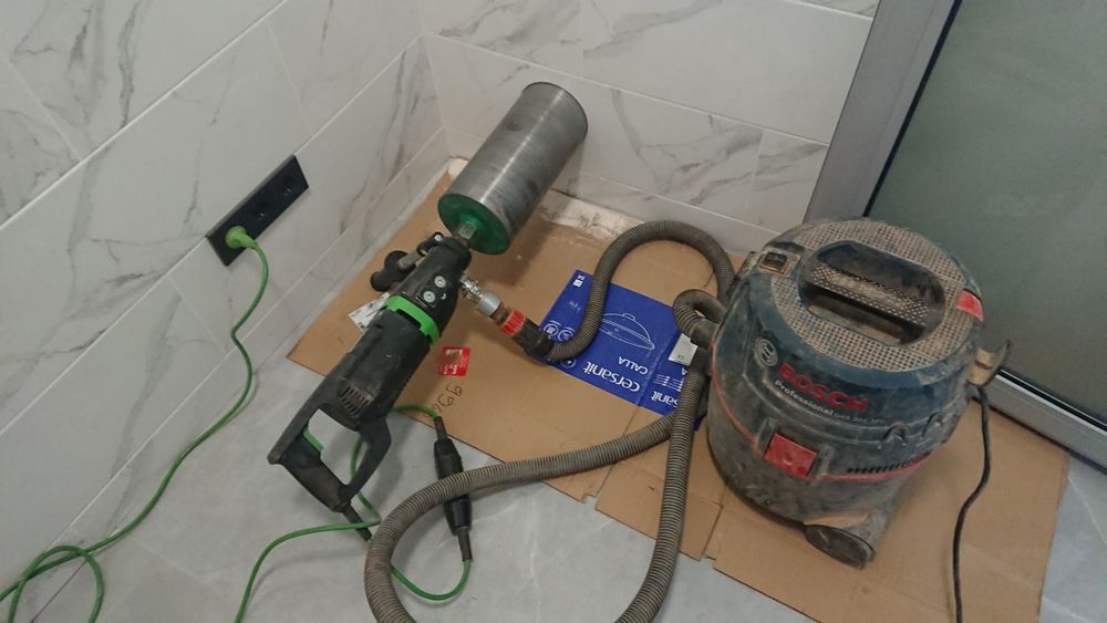 Алмазне буріння в бетоні яма, цеглі , отвір в стіні, фундаменті. Керн