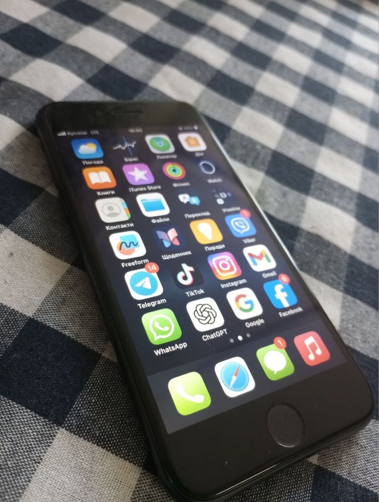 Продам Iphone CE 2020
