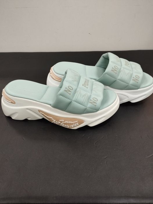 Шльопанці жіночі