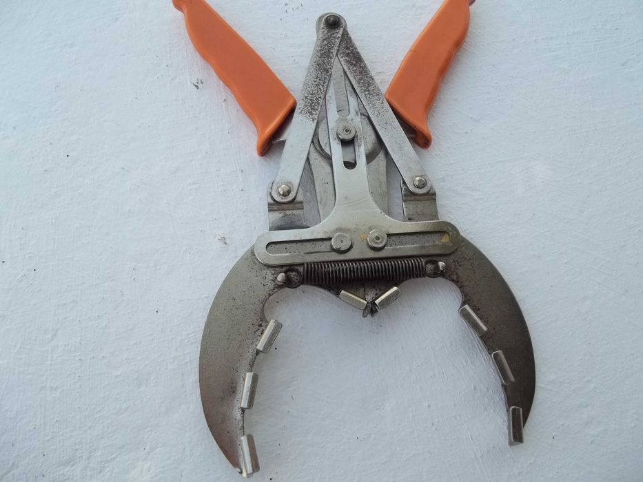 Alicate para montar/desmontar segmentos de motores pequenos