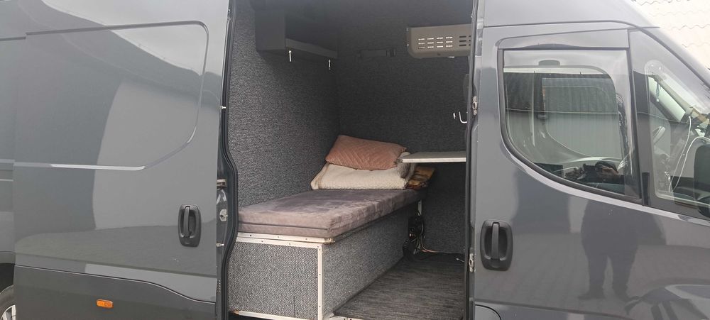 Samochód dostawczy furgon IVECO DAILY 2021