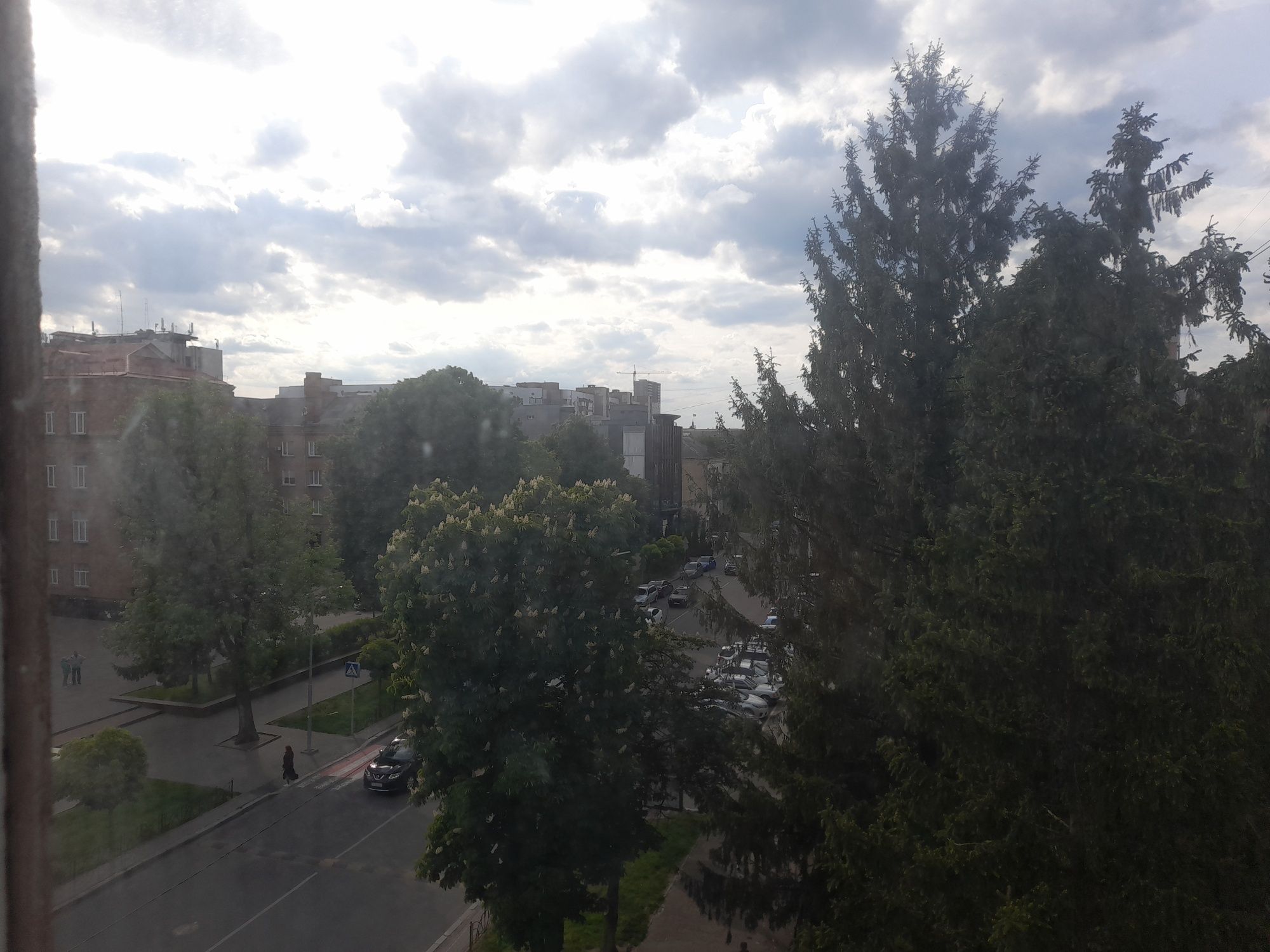 2 кім. кв. 5/5 Ц - "ЦЕНТР"-17 школа- вул. Хрещатик (під ремонт)