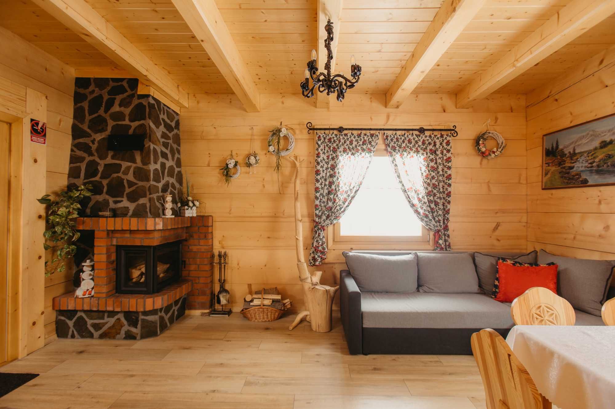 Domek drewniany w górach wakacje ,ferie, noclegi  wczasy bilard sauna