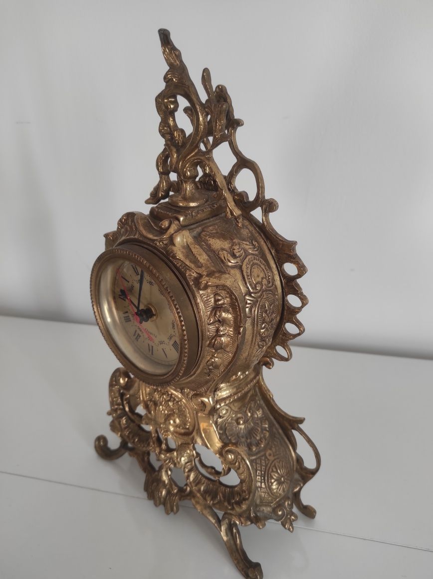 Relógio de mesa em metal antigo