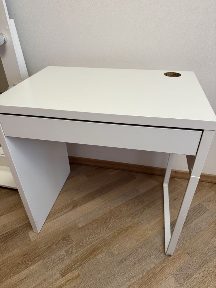 Письмовий стіл IKEA MICKE комп'ютерний столик, стіл для ноутбука