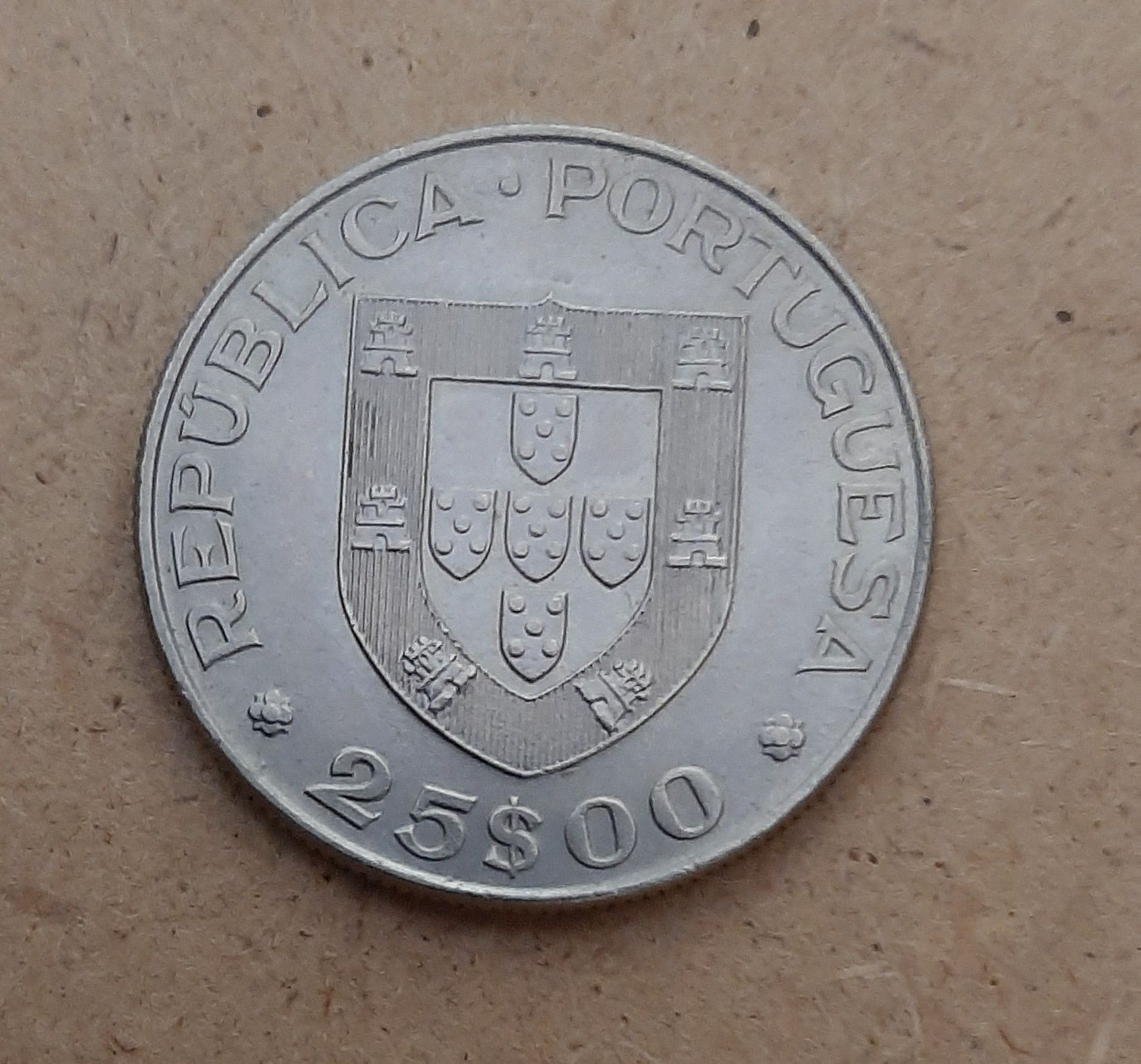 Moeda 25$ ano 1977 Portugal