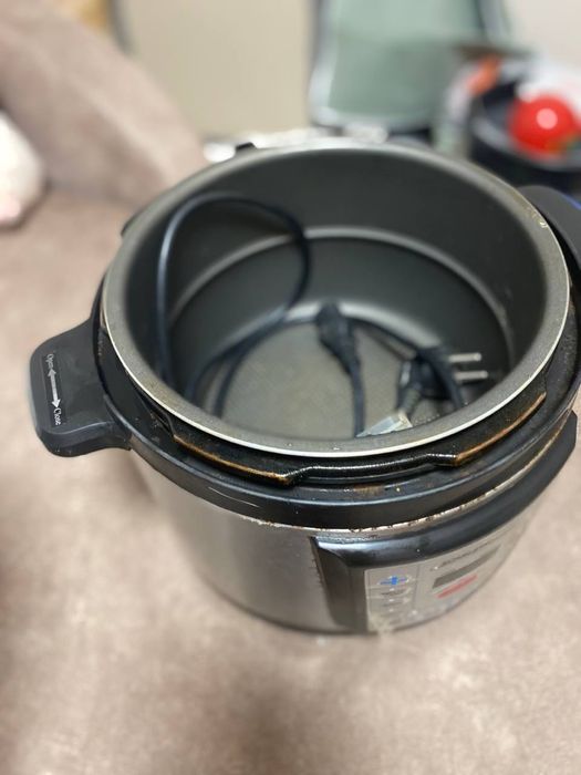 Продам мультиварку Scarlett.