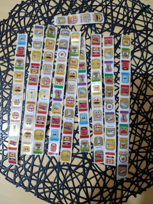 90 naklejek z biedronki + 4 gratis