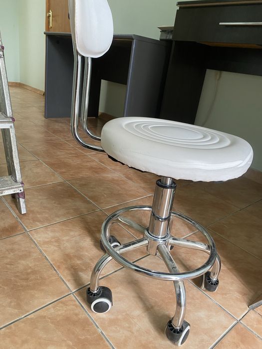 Стілець на колесиках