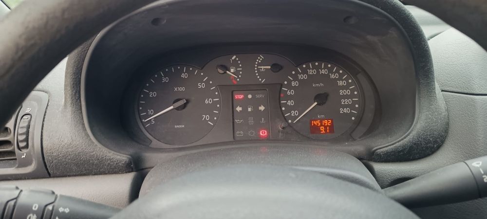 Renoult clio  1.2 gasolina  com 1500 klm