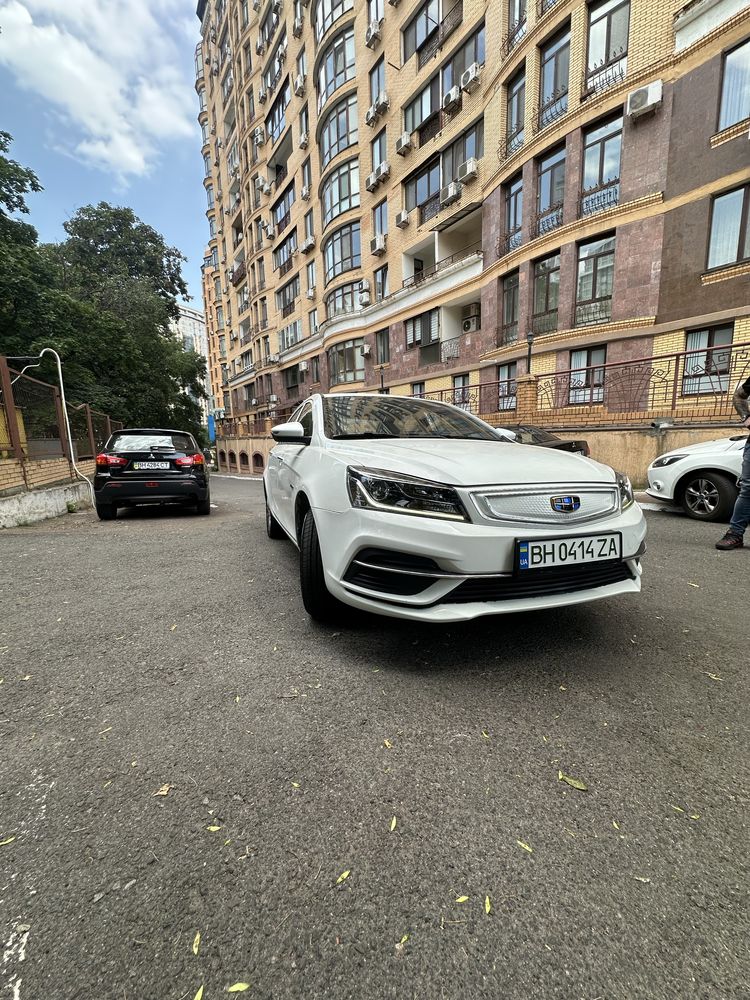 Geely Emgrand EV450