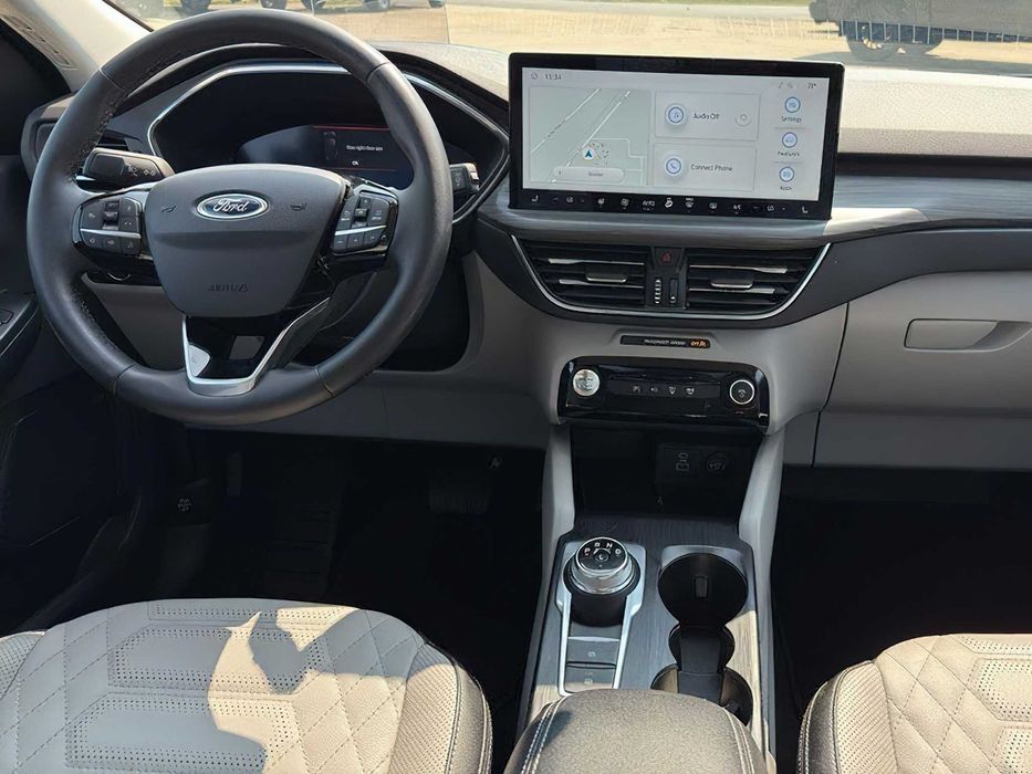 Ford Escape Hybrid      2023