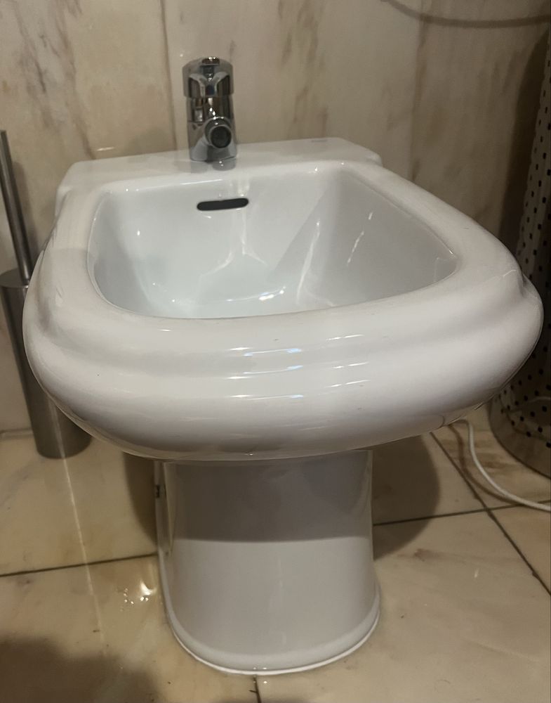 Sanitas e bidés Roca