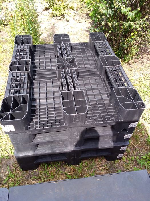 Пластиковий піддон для літнього душа .