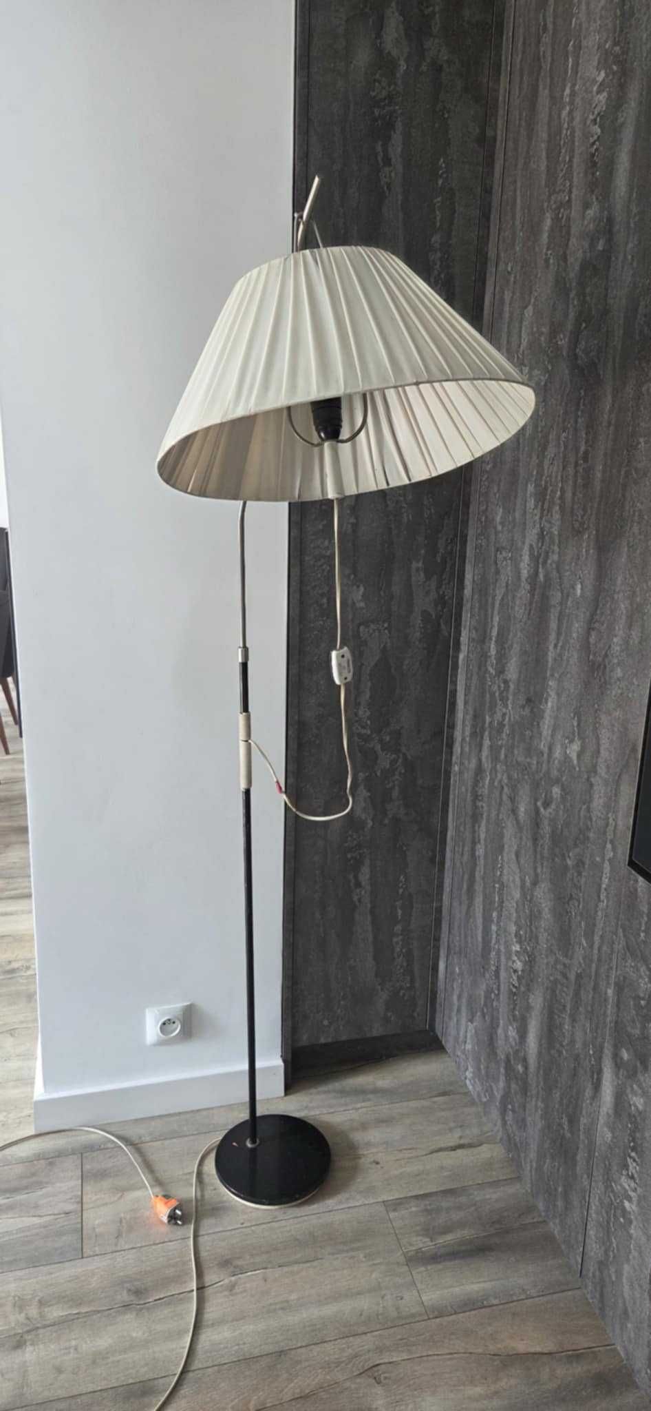 Lampa stojąca projektu Apolinarego  Gałeckiego Biały Kruk