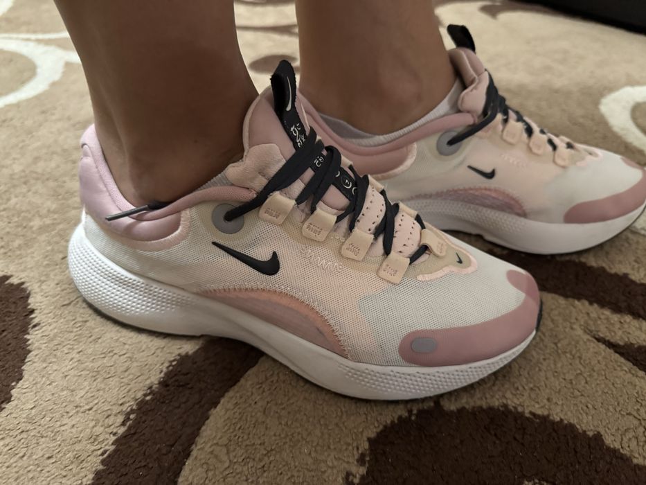 Кросівки жіночі nike