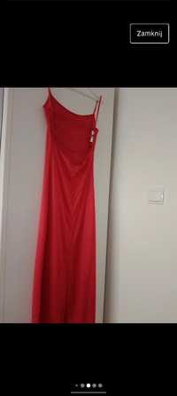 Piękna krwista długa czerwień sukienka